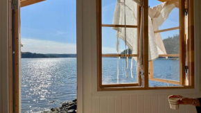 Seaside dream with jetty & guest cottage Ljungskile